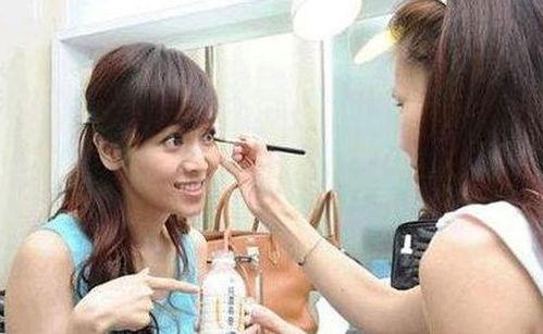 娱乐吃瓜酱化妆